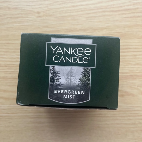 Yankee Candle - Evergreen Mist Scented Green Tea Lights - 12 Piece - Picture 5 of 6